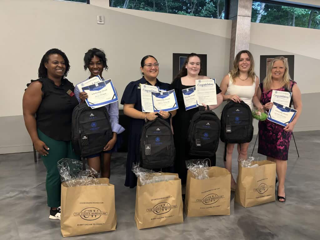 Les Dames d’Escoffier Celebrates Scholarship Recipients at August Dinner